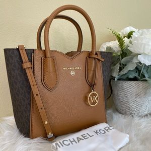 New✨Michael Kors mae messager bag